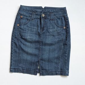 ⭐DKNY Distressed Denim Jean Skirt, Sz 8